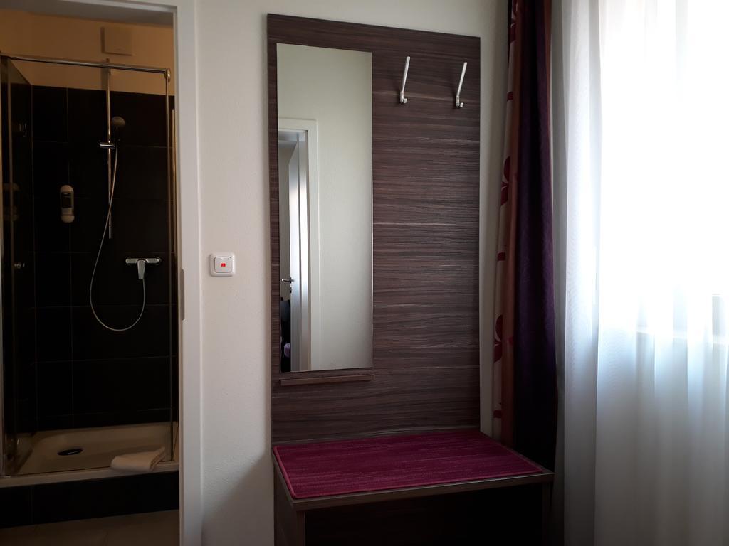 Pension Am Weinberg Bed & Breakfast Mainstockheim Luaran gambar
